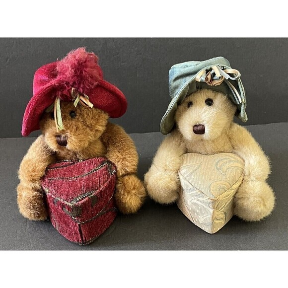 Dan Dee Collectors Choice Xmas Brown Bear Plush Hats Gift Box Red Green Lot of 2 - Picture 1 of 13